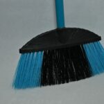 МЕТЛА СО ДОЛГИ ВЛАКНА+РАЧКА МАРТА